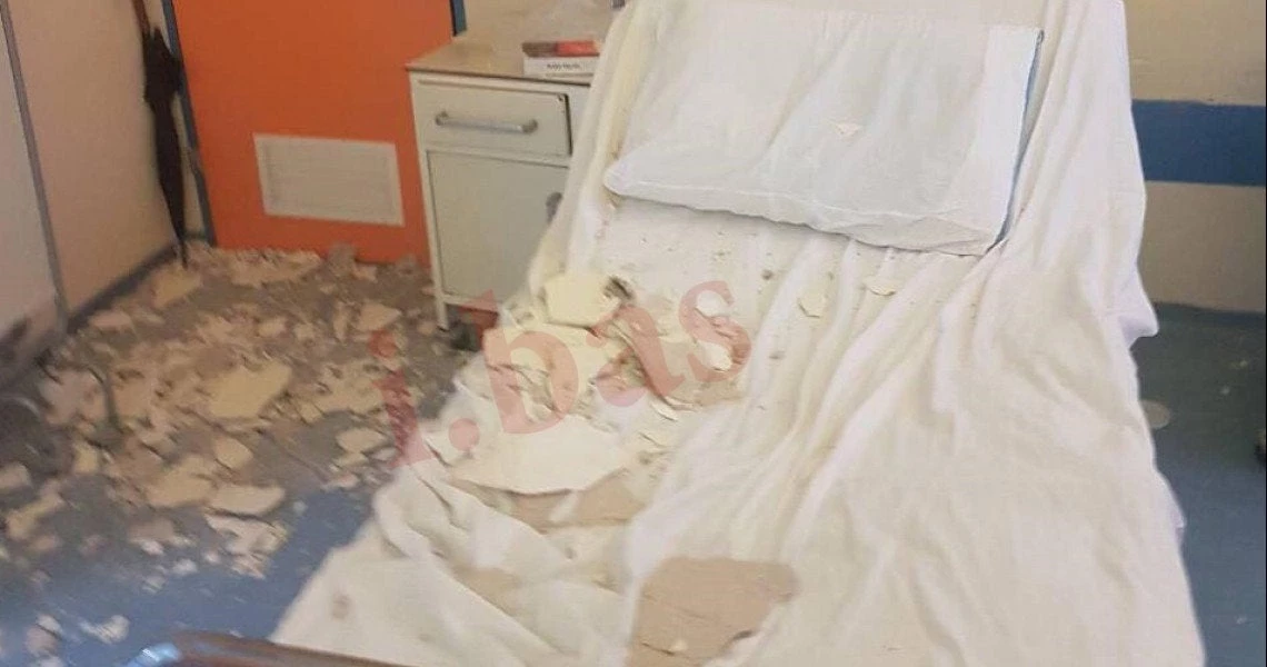 Εικόνες ντροπής! Κατέρρευσε το ταβάνι στο Κρατικό Νικαίας -Τραυματίστηκε μια μητέρα (βίντεο)